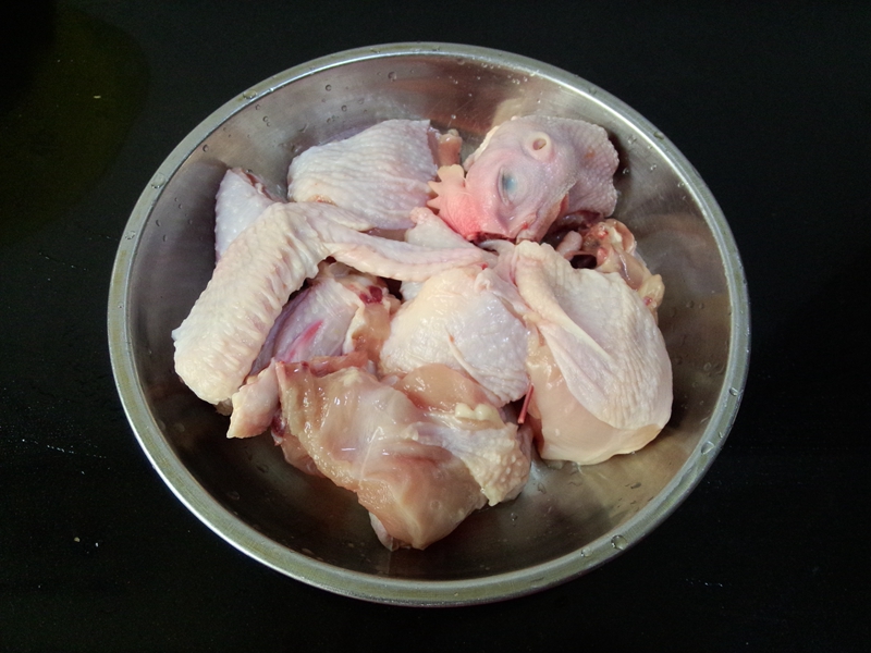 云南野生菌菇炖鸡汤步骤3