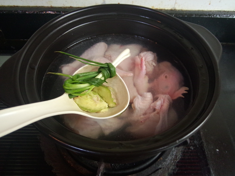 云南野生菌菇炖鸡汤步骤6