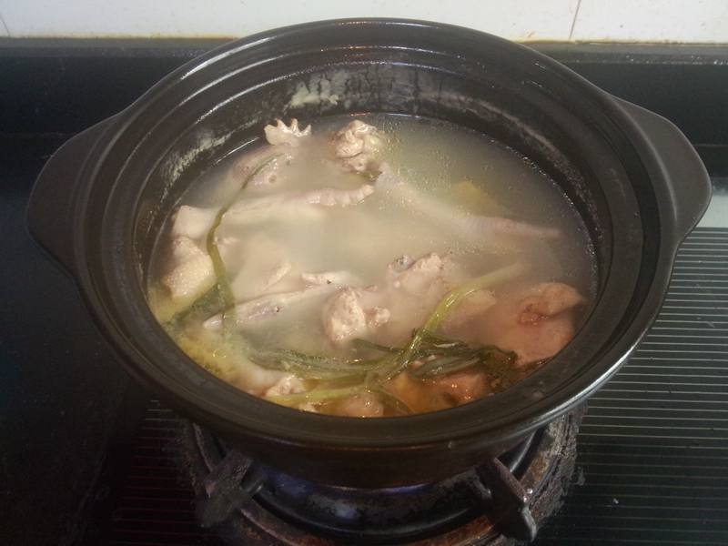 云南野生菌菇炖鸡汤步骤9