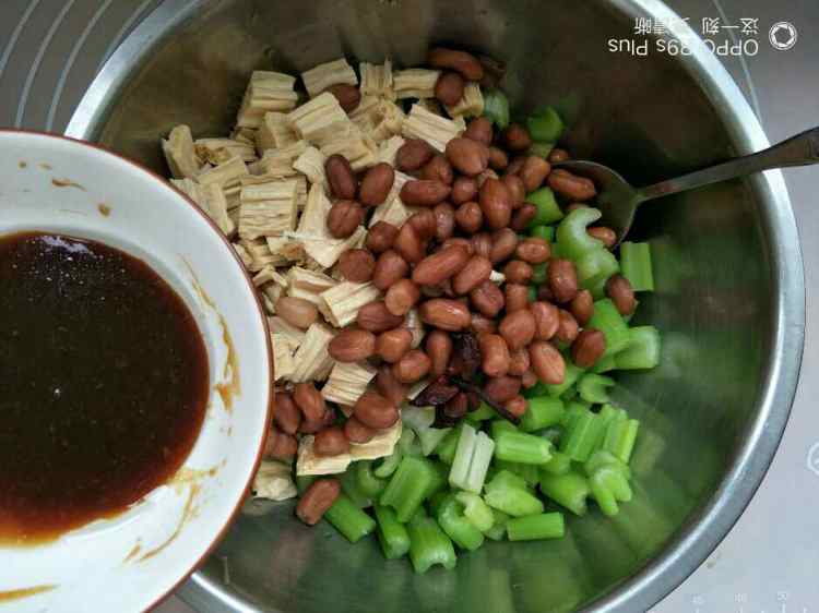 凉拌腐竹芹菜步骤6