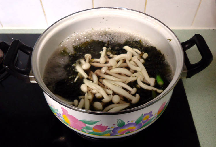 紫菜芦芛白玉菇汤步骤6