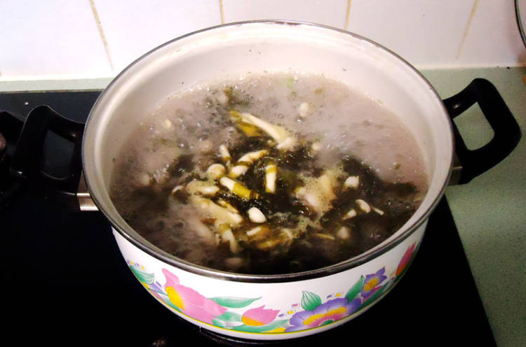 紫菜芦芛白玉菇汤步骤8