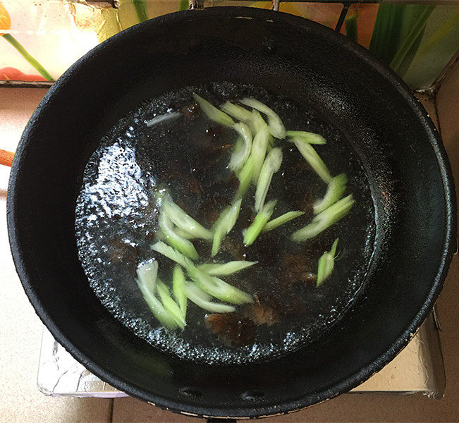 腐竹拌芹菜步骤7