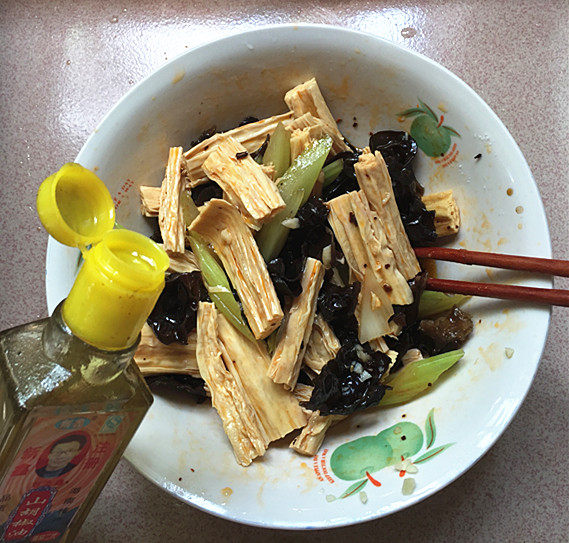 腐竹拌芹菜步骤12