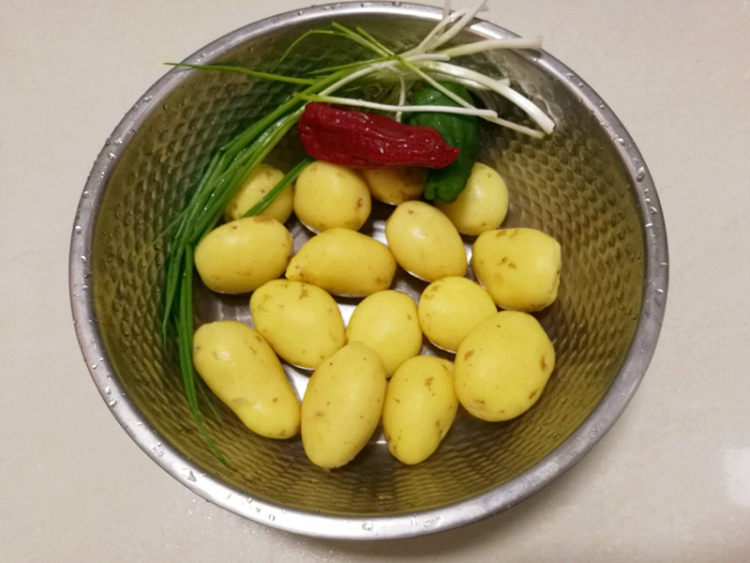 #盛夏餐桌#椒麻土豆片步骤1