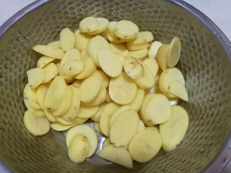 #盛夏餐桌#椒麻土豆片步骤3