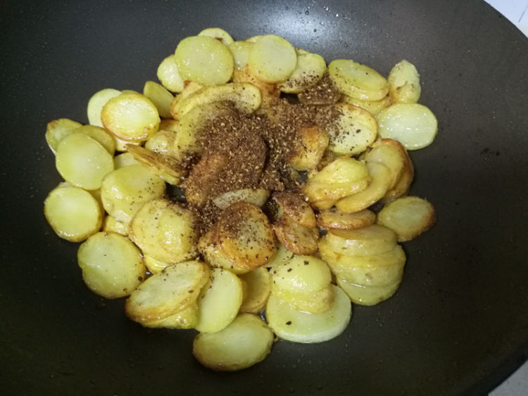 #盛夏餐桌#椒麻土豆片步骤9