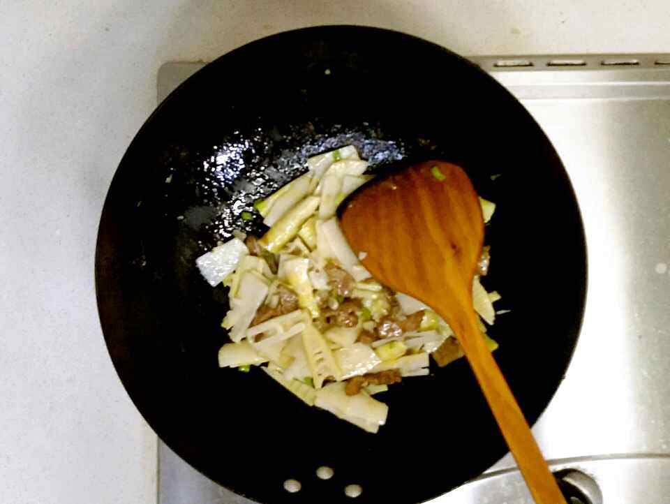 竹笋炒肉步骤7