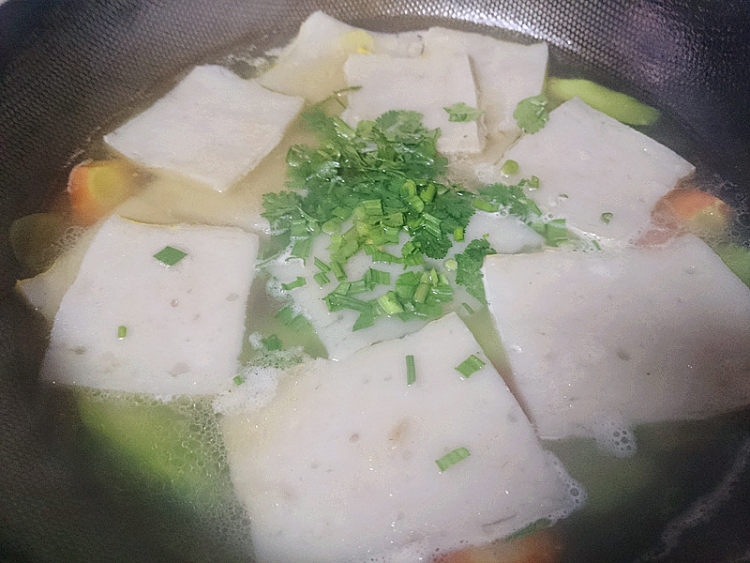 鱼糕炖莴苣步骤10
