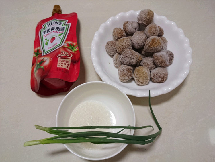 糖醋绿豆丸子步骤1