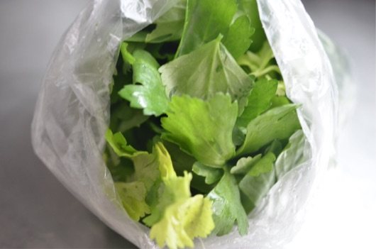 芹菜叶蛋饼步骤1
