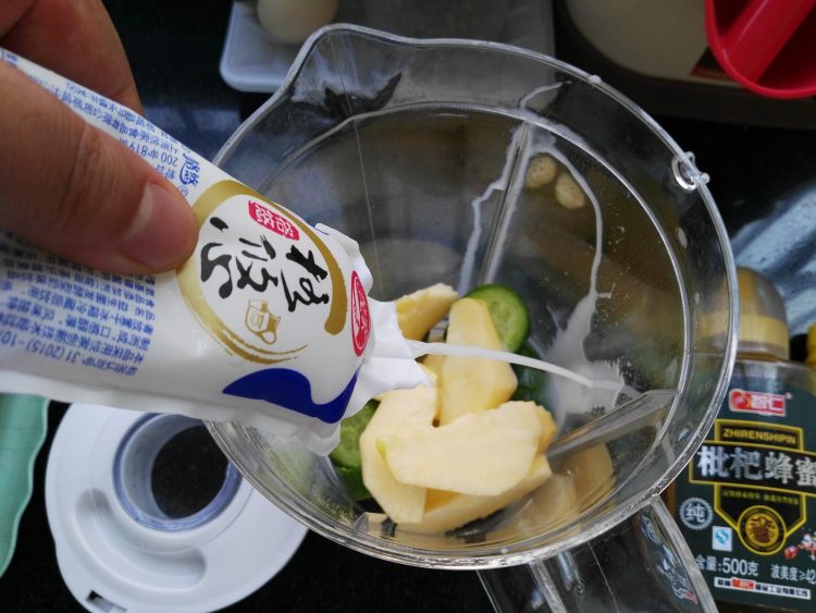 益生菌黄瓜苹果汁步骤3