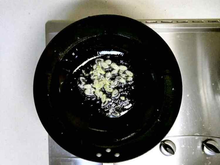 西芹炒木耳鸡蛋步骤6