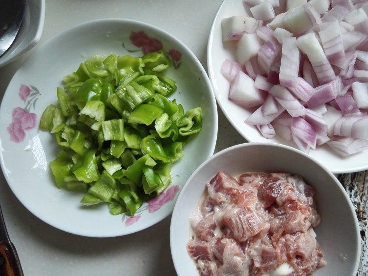 洋葱肉丁步骤1