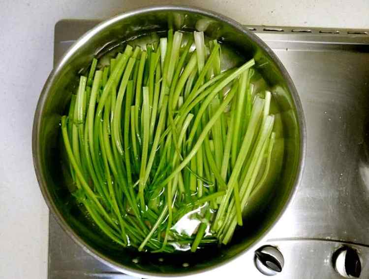 猪肉芹菜饺子步骤3