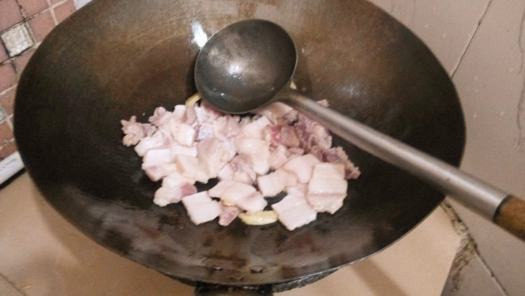 荞菜炒肉步骤3