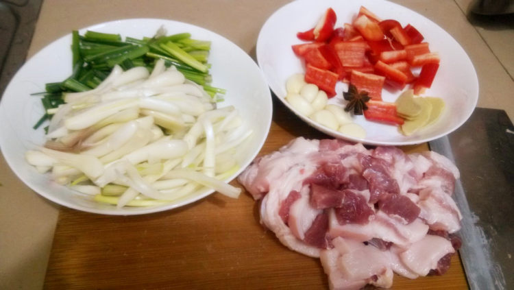 荞菜炒肉步骤2