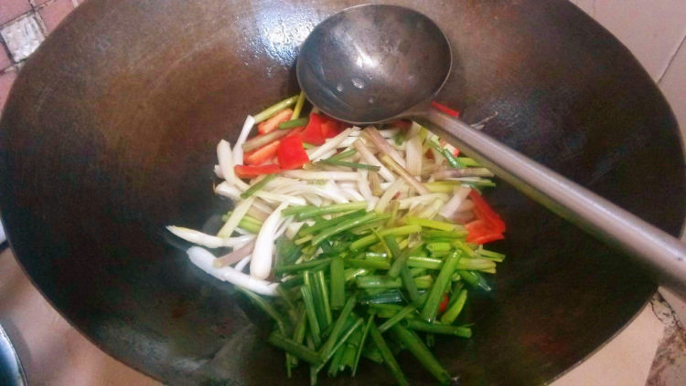 荞菜炒肉步骤8