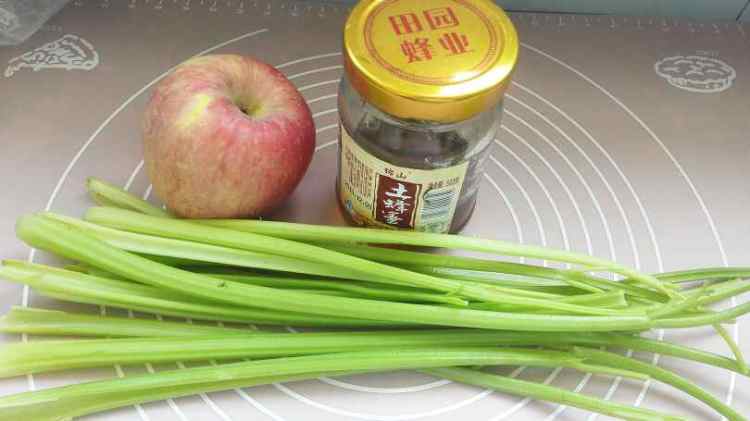 芹菜苹果饮步骤1