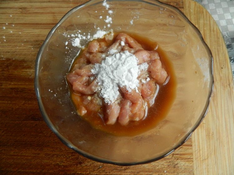 剁椒豆角炒肉步骤2