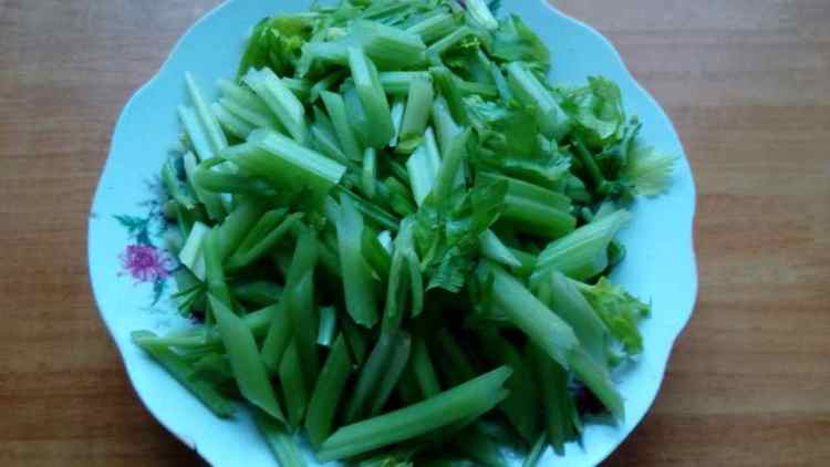 腐竹拌芹菜＃多效护理步骤3