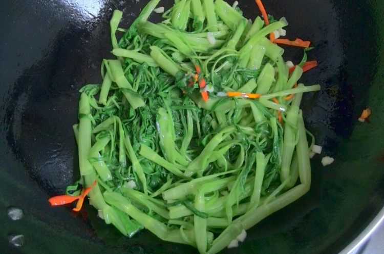 椒丝腐乳通菜步骤7