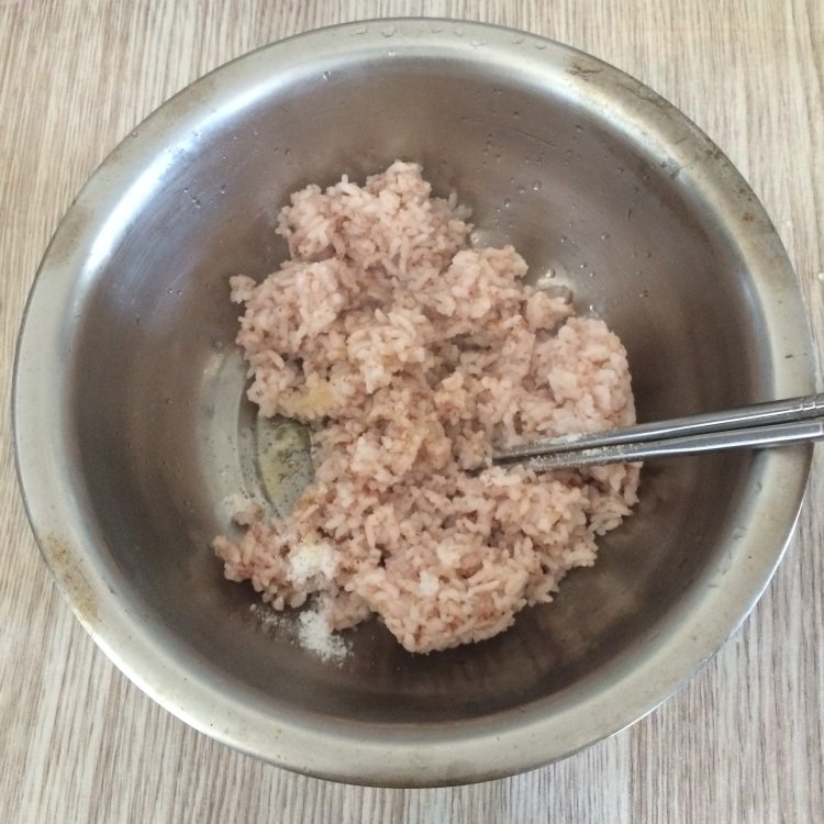 红梗米紫菜包饭步骤2