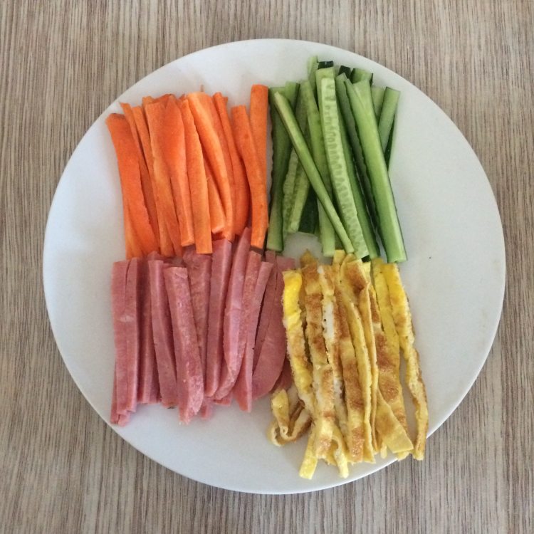 红梗米紫菜包饭步骤4
