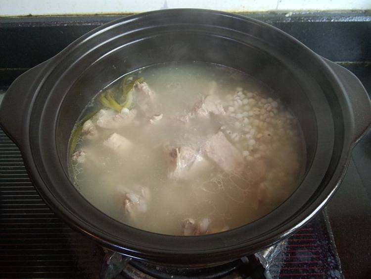 螺旋藻薏米排骨煲步骤7
