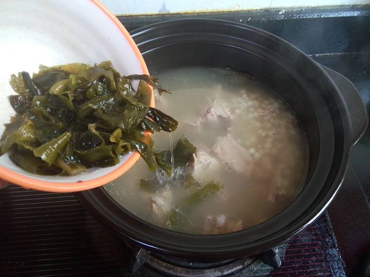 螺旋藻薏米排骨煲步骤8