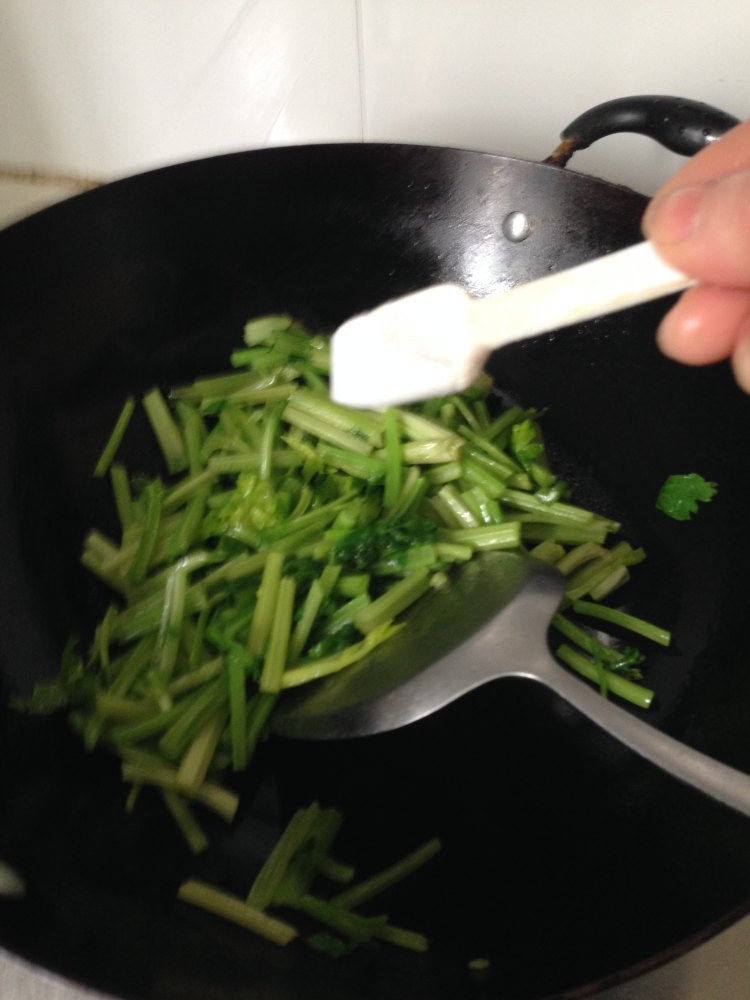 清炒芹菜步骤5