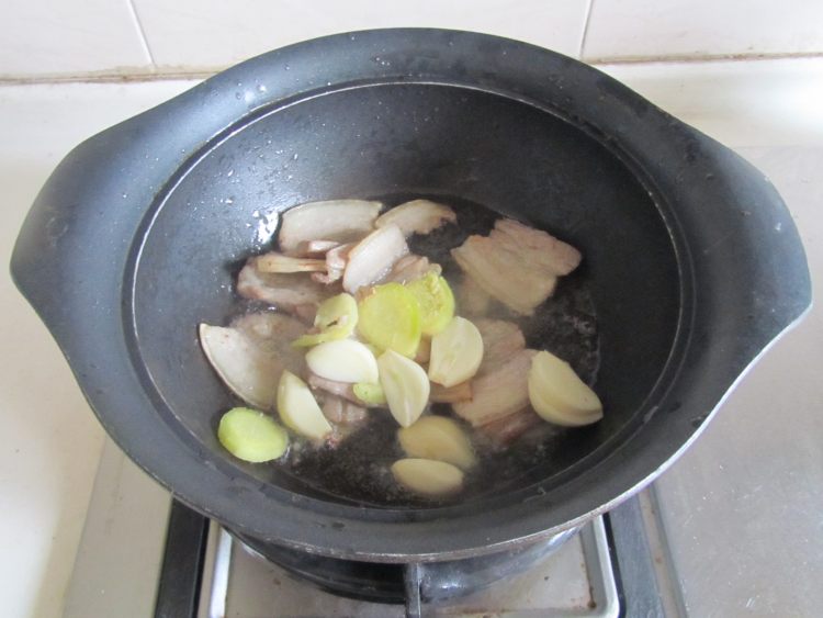 腐竹焖五花肉步骤3