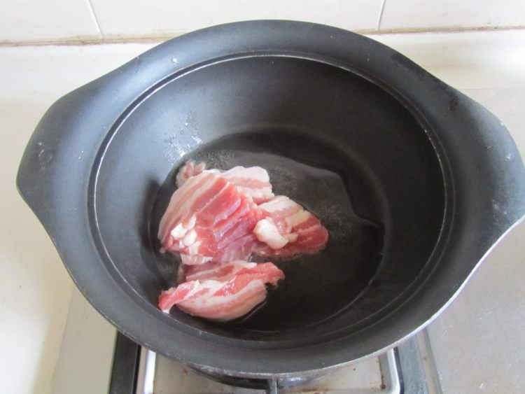 腐竹焖五花肉步骤2