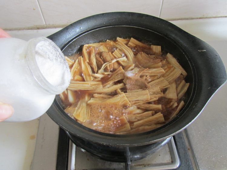 腐竹焖五花肉步骤8