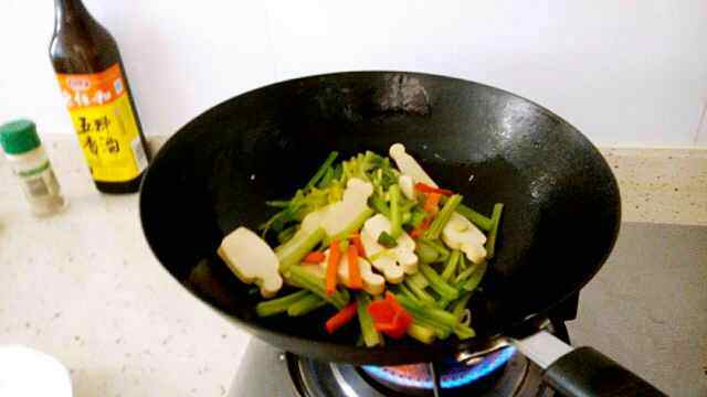 芹菜炒豆腐干步骤5