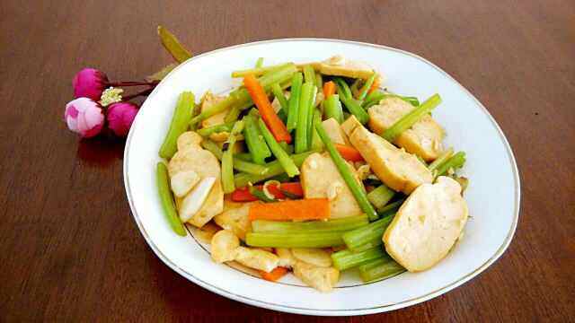 芹菜炒豆腐干步骤6