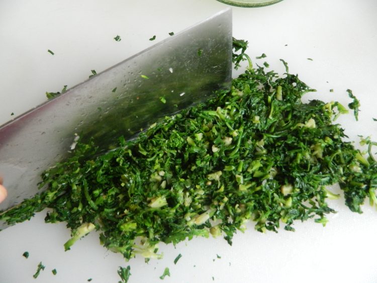 蒜末拌荠菜步骤4