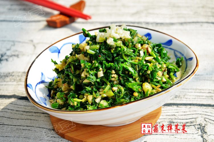 蒜末拌荠菜步骤7