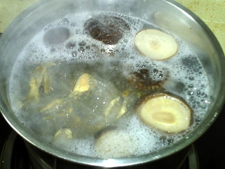 香菇木耳淡菜汤步骤8