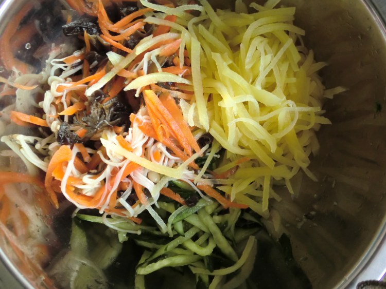 凉拌什锦土豆丝步骤7