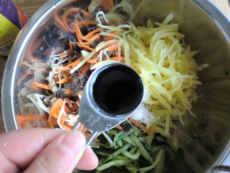 凉拌什锦土豆丝步骤10