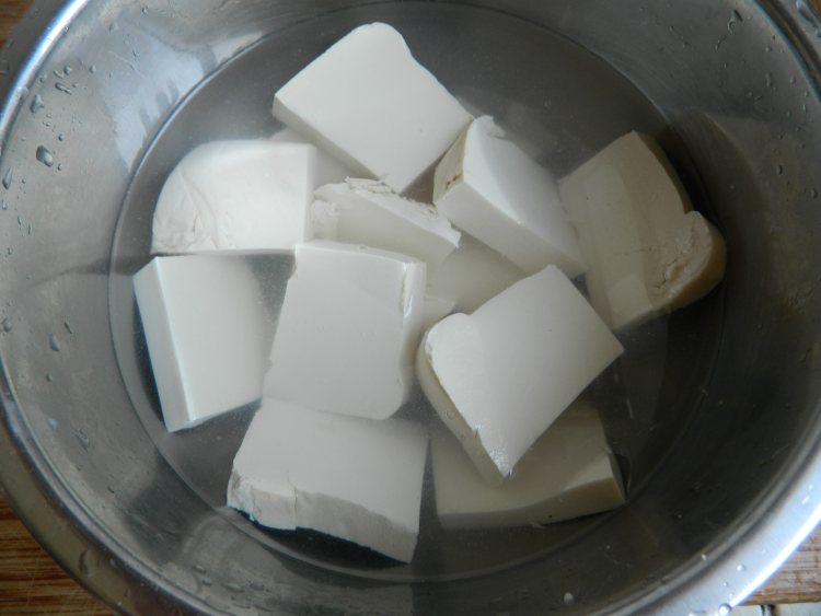 鱼块炖豆腐步骤3