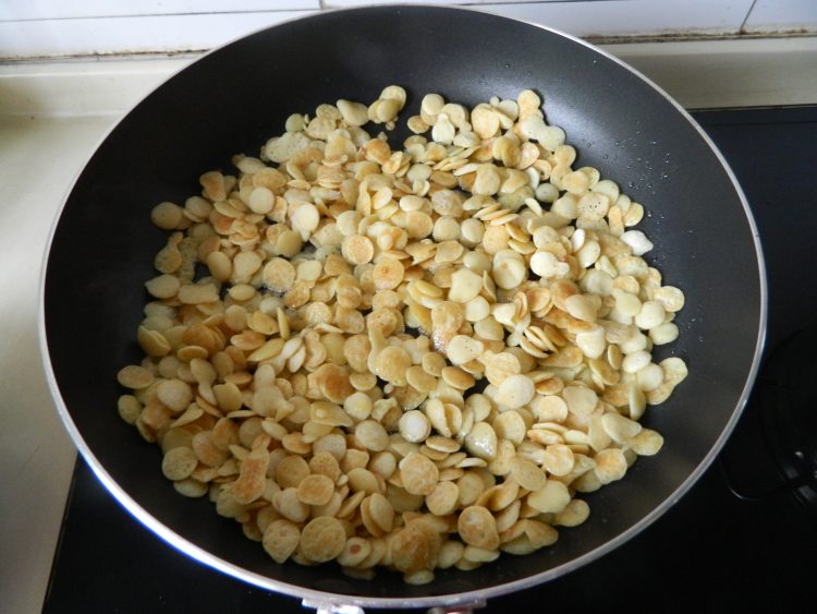 浇汁豆饼步骤2