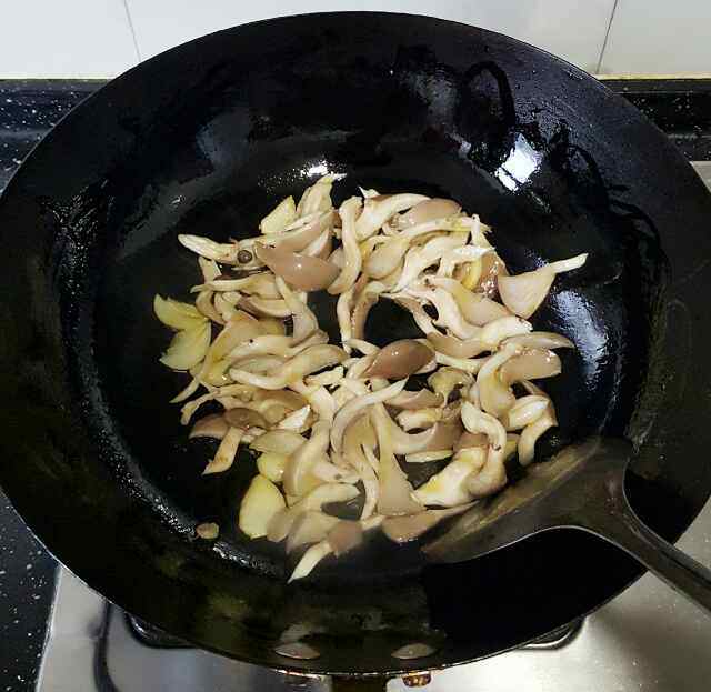 蘑菇青菜步骤4