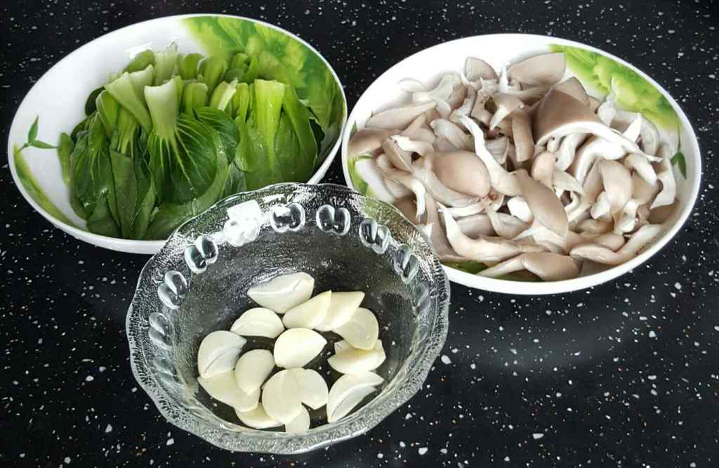 蘑菇青菜步骤3