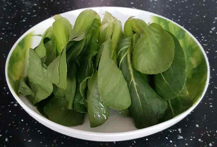 蘑菇青菜步骤2