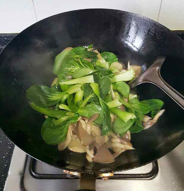 蘑菇青菜步骤5