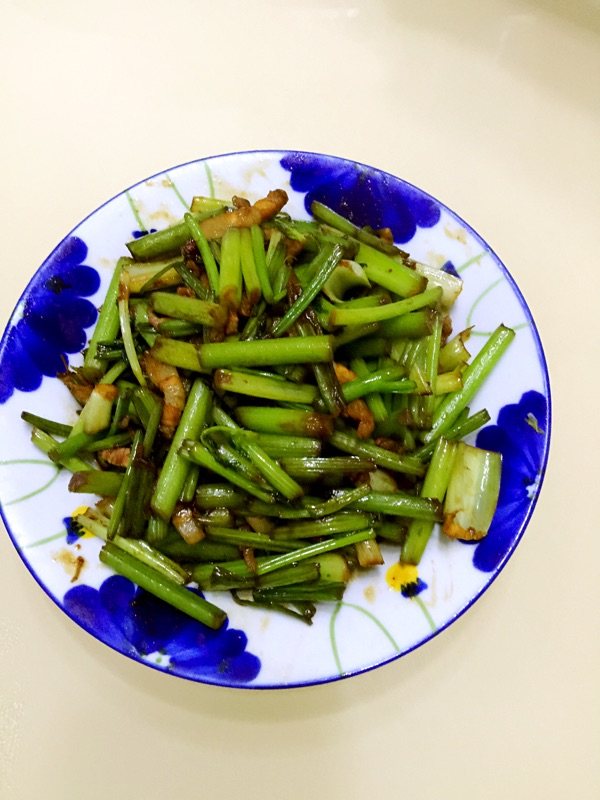 家庭炒芹菜步骤8