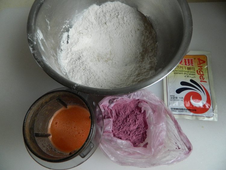 三色蔬菜花卷步骤1