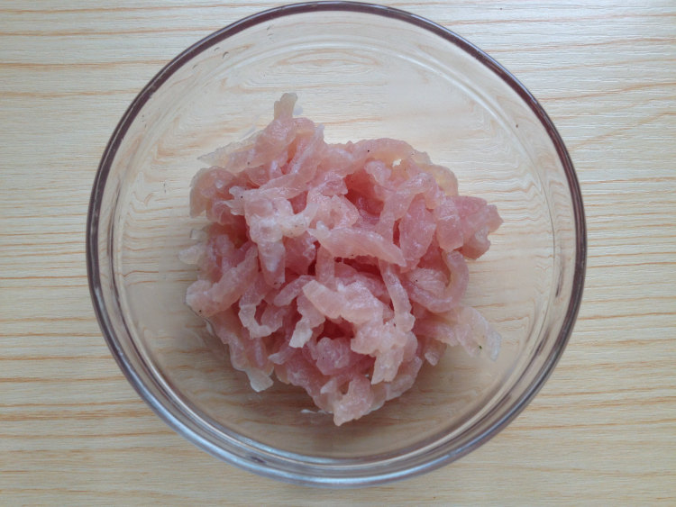 芹菜木耳炒肉丝步骤3
